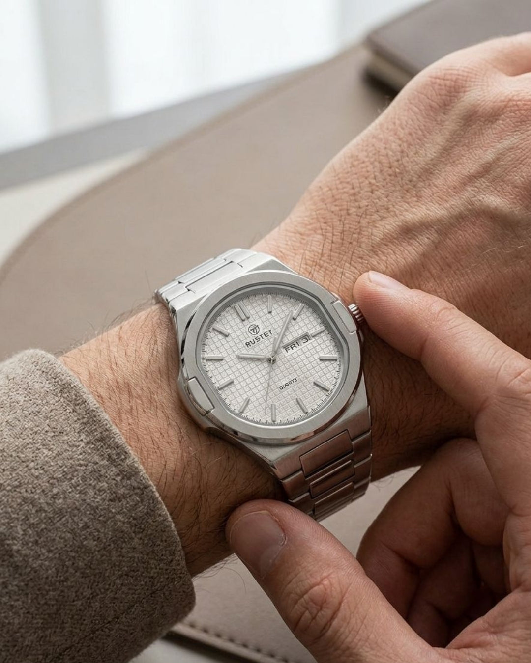 RUSTET-1045-WHITE WITH SILVER